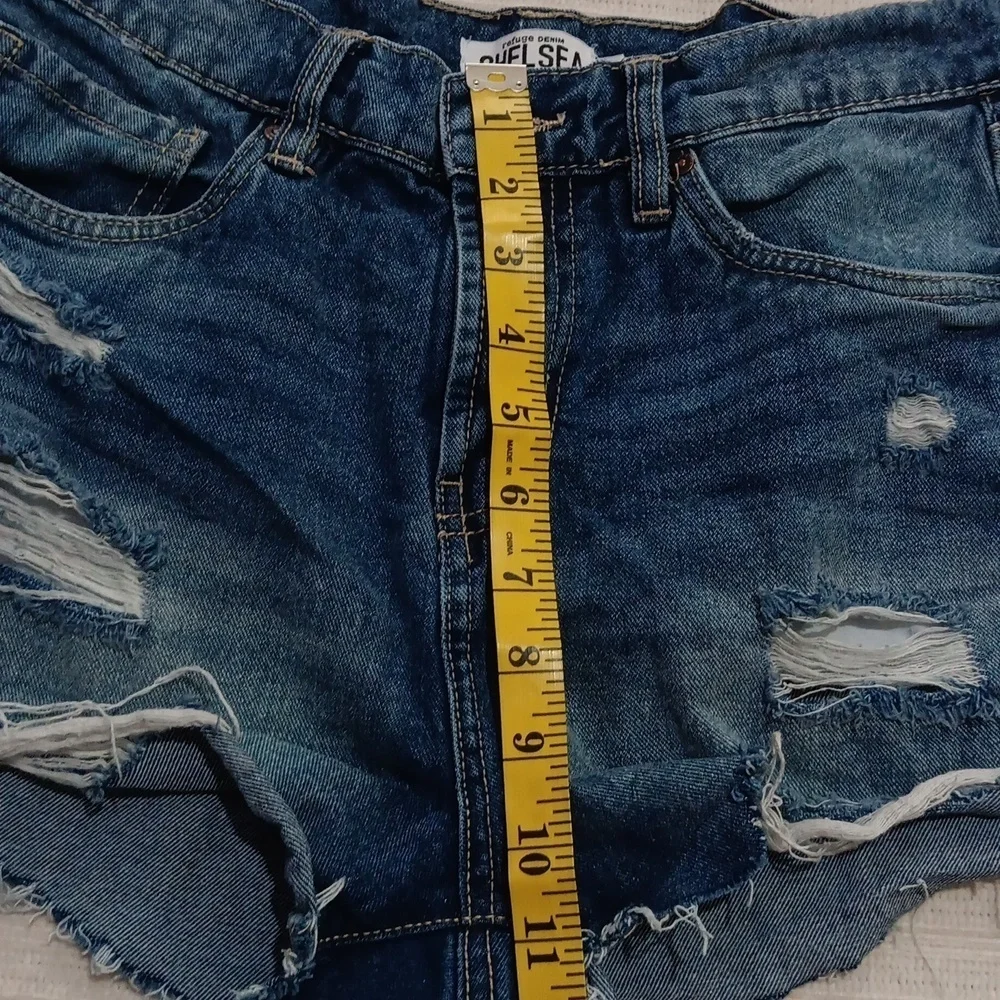 CHELSEA High Rise, Distressed, Cut Off,Clasic 5 Pockets Jean Shorts Size 5